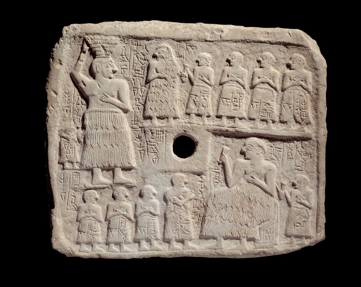 Mesopotamia: lavt relieff i kalkstein av Ur-Nanshe (Vår nanshe), konge av Lagash. Sumerisk periode. Fra Tello Paris, musee du Louvre - minnesrelieff for byggingen av en religiøs bygning av Ur-Nanshe, kongen av Lagash (Ur-Nanshe) (Our nanshe) fra av Mesopotamian Mesopotamian