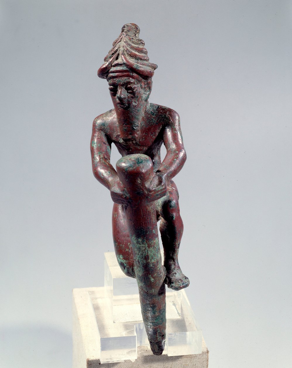 Mesopotamia: kobberfundamentfigur som viser en gud som skyver en spiker. Omtrent 2150 f.Kr. Fra Tello. Paris, Louvre-museet av Mesopotamian Mesopotamian