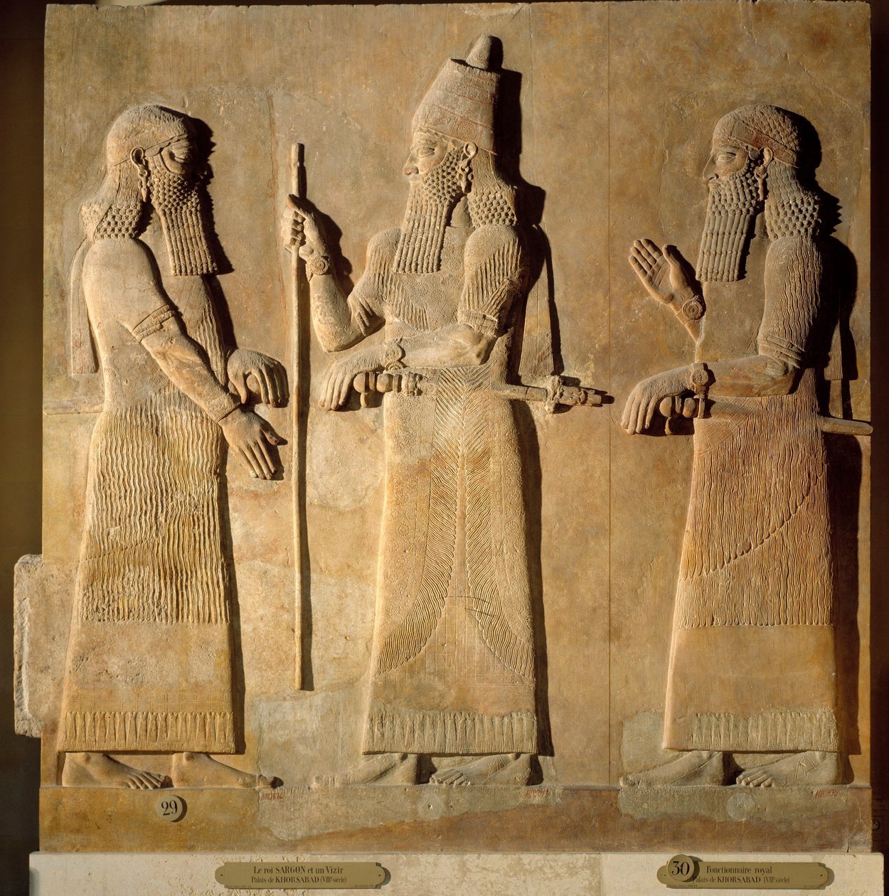 Orientalske antikviteter: detalj av et albasterrelieff som representerer Sargon II som gir ordre til en høytstående tjenestemann, fra Palace of Sargon II eller Sharroukin, kongen av Assyria til Khorsabad (Khunsabad) (Mesopotamia), Irak. 722-705 f.Kr. Paris av Mesopotamian Mesopotamian