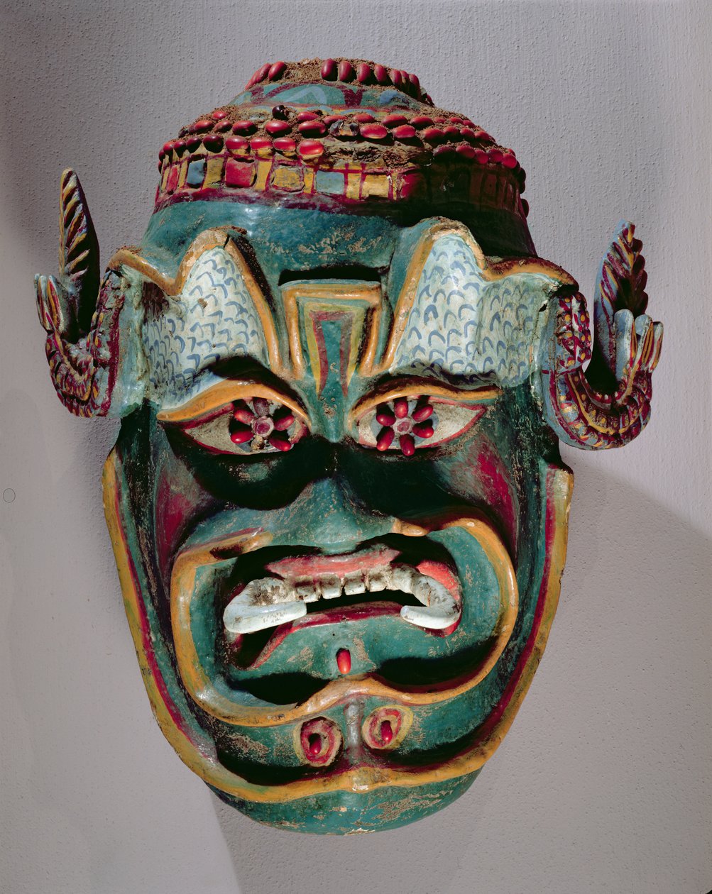 Rituell maske av Santiago brukt i den meksikanske dansen til maurerne og de kristne (malt tre) av Mexican School
