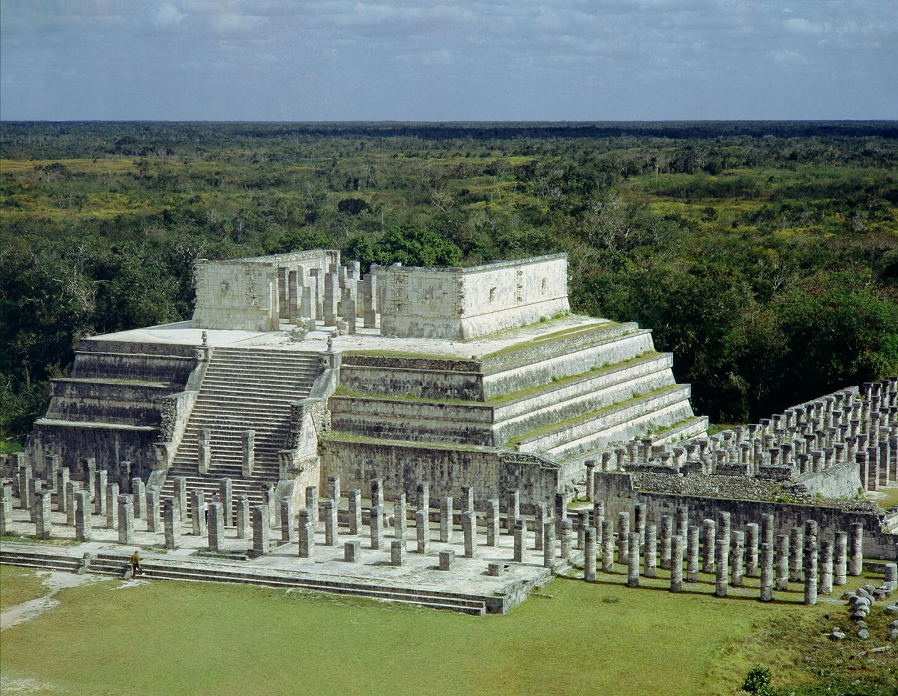 Utsikt over krigernes tempel (eller 1000 søyler) etter 150 e.Kr av Mexican School