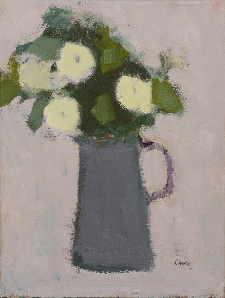 Hvite blomster, grå kanne, 2017 (olje på lin) av Michael (BACS) Clark