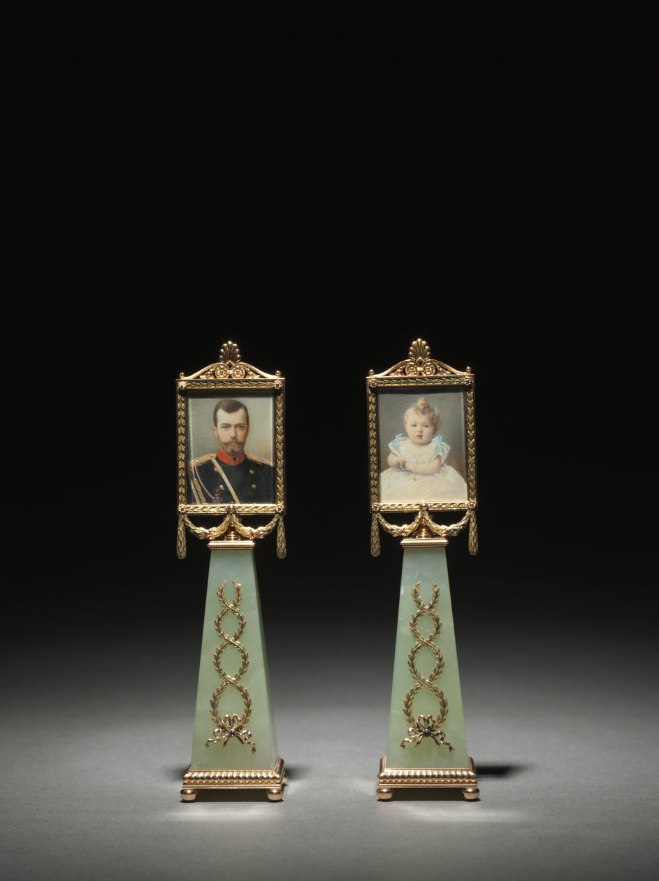 Innrammede miniatyrer: Portrett av tsar Nicholas II og portrett av storhertuginne Olga, firmaet til Peter Carl Fabergé av Michael Evlampievich Perkhin