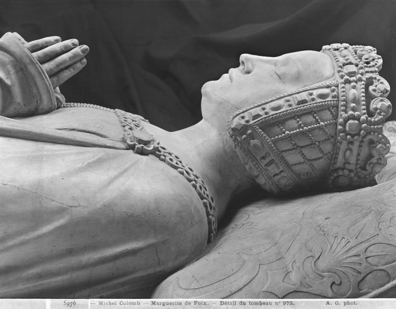 Nantes, St. Peter og St. Paul katedralen, graven til Frans II, hertugen av Bretagne og Marguerite av Foix, detalj av Marguerite de Foix, 1502-07 gipsstøpt fra marmor bw foto av Michel Colombe