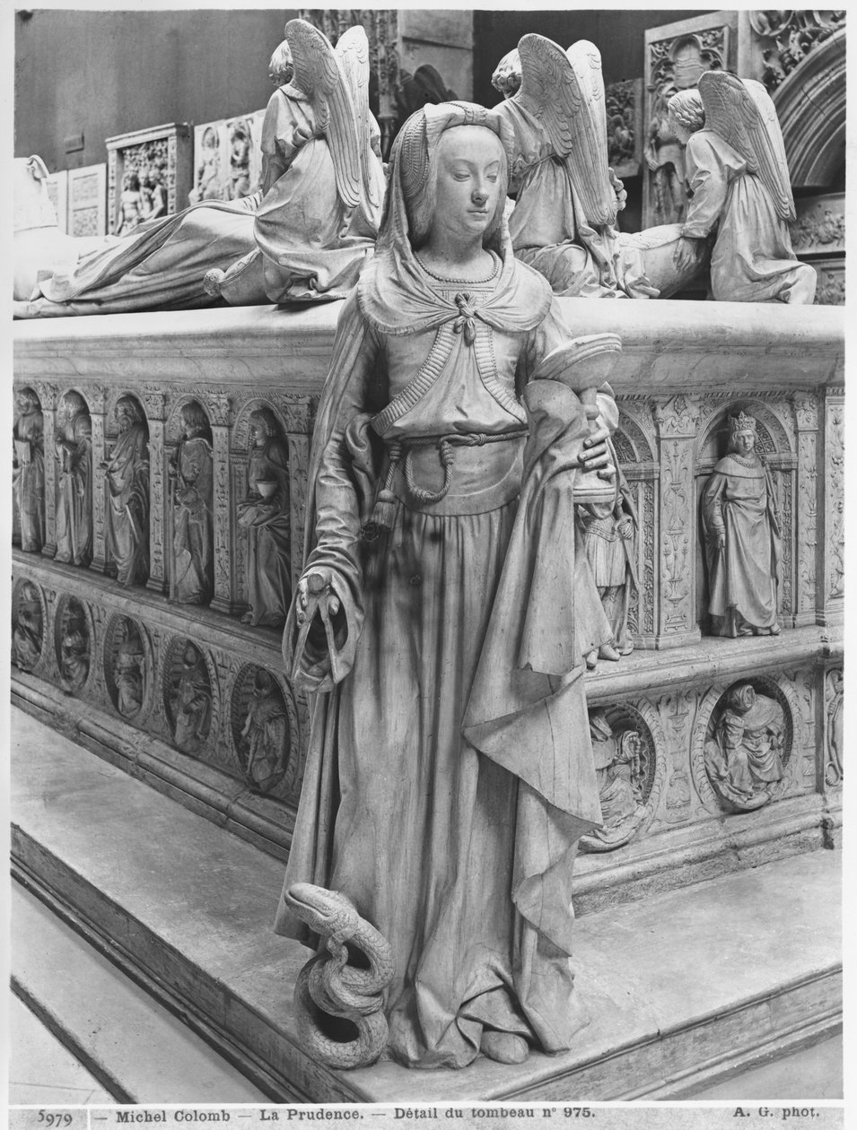 Nantes, St. Peter og St. Paul-katedralen, Graven til Frans II, hertugen av Bretagne og Marguerite av Foix, detalj av Prudence, 1502-07 gipsstøpt av marmor se også 345884 bw foto av Michel Colombe