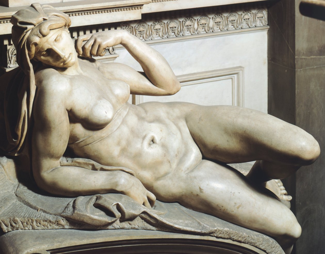 Dawn (Aurora), fra graven til Lorenzo de