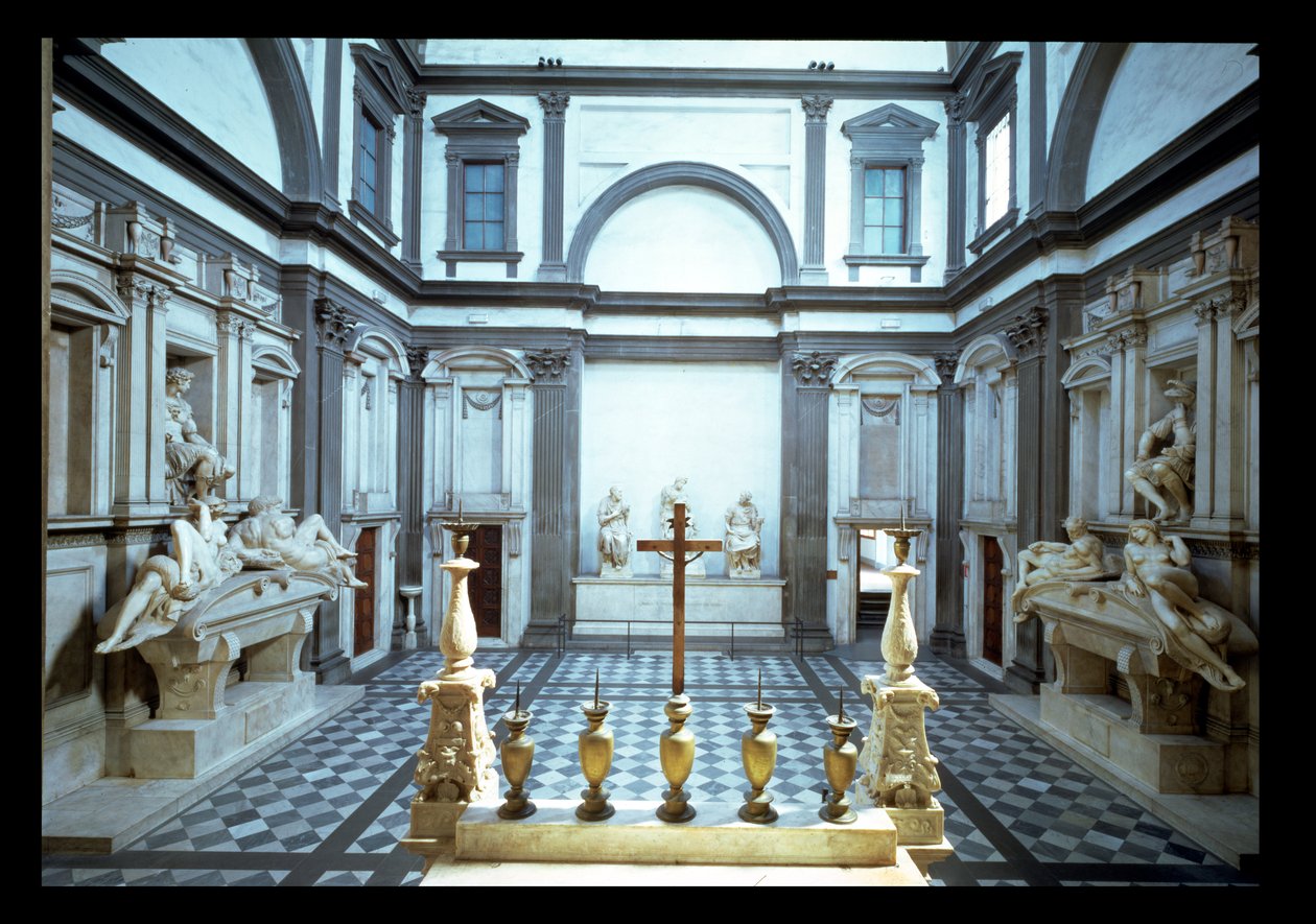 Utsikt over interiøret designet av Michelangelo Buonarroti (1475-1564) som viser Medici-gravene til Lorenzo, hertugen av Urbino (1492-1519) (l) og Giuliano, hertugen av Nemours (1479-1516) (r), 1520-24 og 1530 av Michelangelo Buonarroti