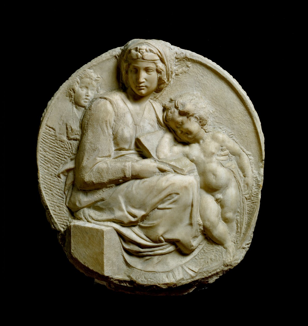 Jomfru og barn med døperen Johannes Madonna Pitti eller Tondo Pitti. Pregede marmorstrømper av Michelangelo Buonarroti av Michelangelo Buonarroti