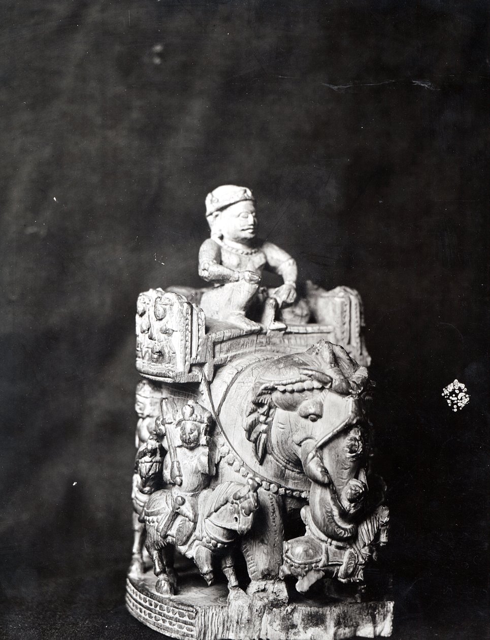 Elefantsjakkbrikke, lenge ansett for å være et stykke fra "The Chessboard of Charlemagne" av Middle Eastern