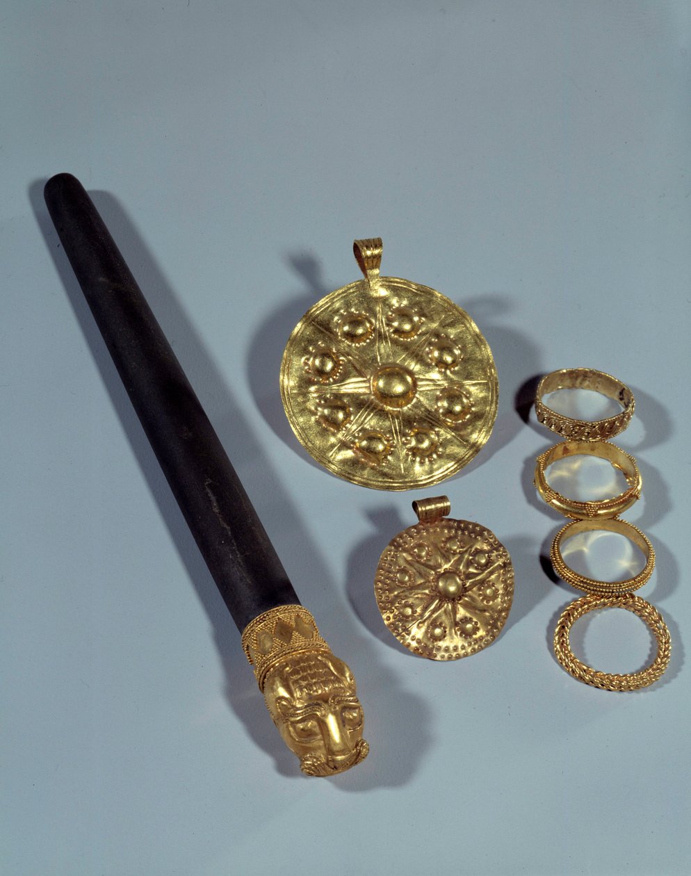 Slipestein og granuleringsringer. Fra stedet til Susa, Iran sørvest. 1150 f.Kr. Paris, Louvre-museet av Middle Elamite Period