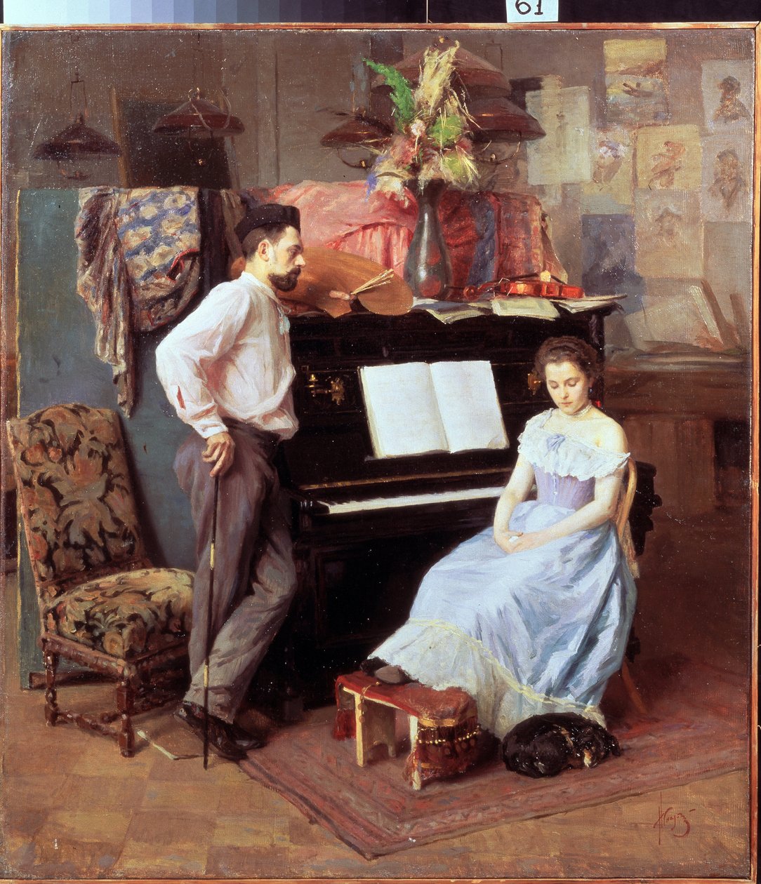 ""Kunstneren og hans kone"" Den unge kvinnen med senkede øyne sitter ved pianoet under ektemannens blikk. Maleri av Mikhail Ignatiev (1870-1934) rundt 1900 Regional Art Gallery, Vologda av Mikhail Ignatiev