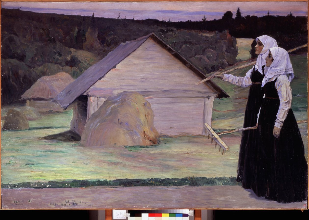 Sommer. To kvinner, bærende på sine river, går om kvelden etter å ha jobbet på jordene forbi høystakker og trehytter. Maleri av Mikhail Vasilyevich Nesterov (1862-1942), olje på lerret av Mikhail Vasilievich Nesterov