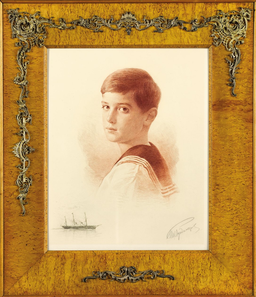 Portrett av tronfølgeren Tsarevich Alexei Nikolaevich av Russland med en bemerkelsesverdig skildring av Imperial Yacht, 1913 av Mikhail Viktorovich Rundaltsov