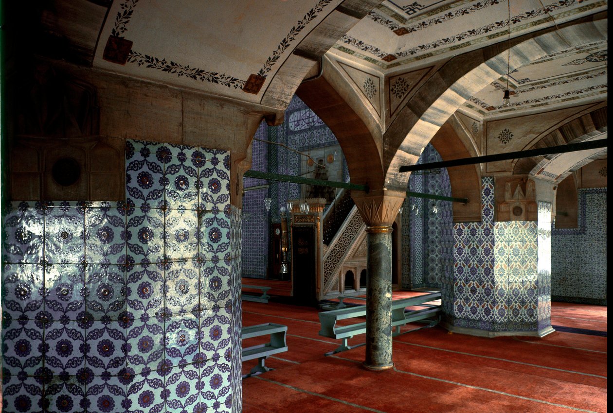 Innvendig utsikt over Rustem Pasha-moskeen (1560-1564) av Mimar Sinan