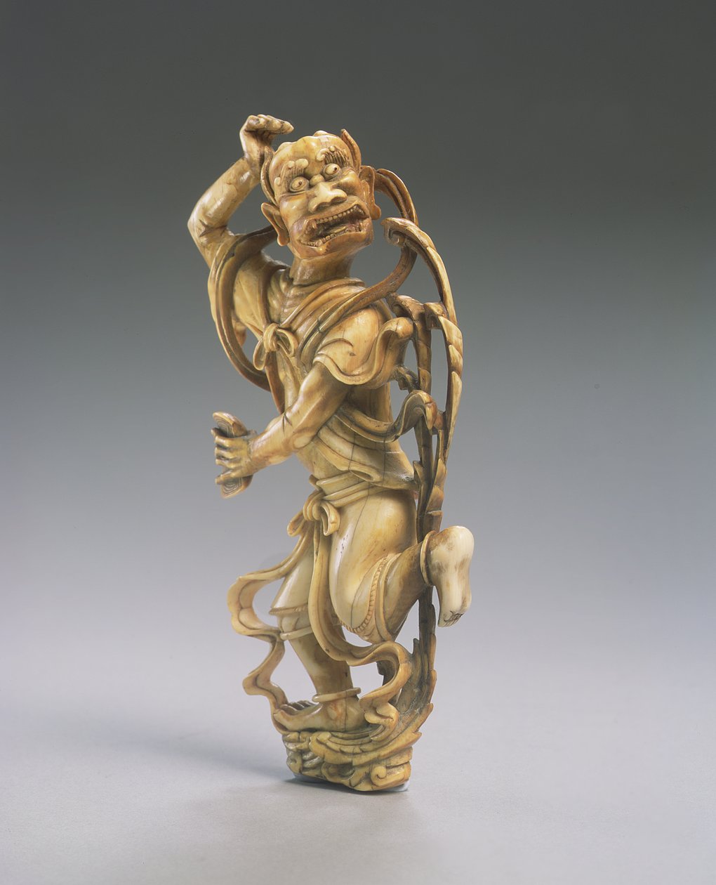 En figur av Kui xing (utskåret elfenben) (se også 272115) av Ming Dynasty Chinese School