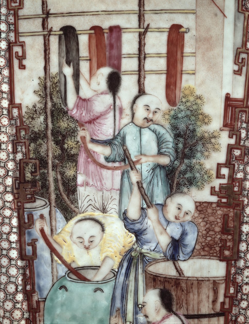 Detalj fra en vase som viser menn som farger silke (keramikk) av Ming Dynasty Chinese School