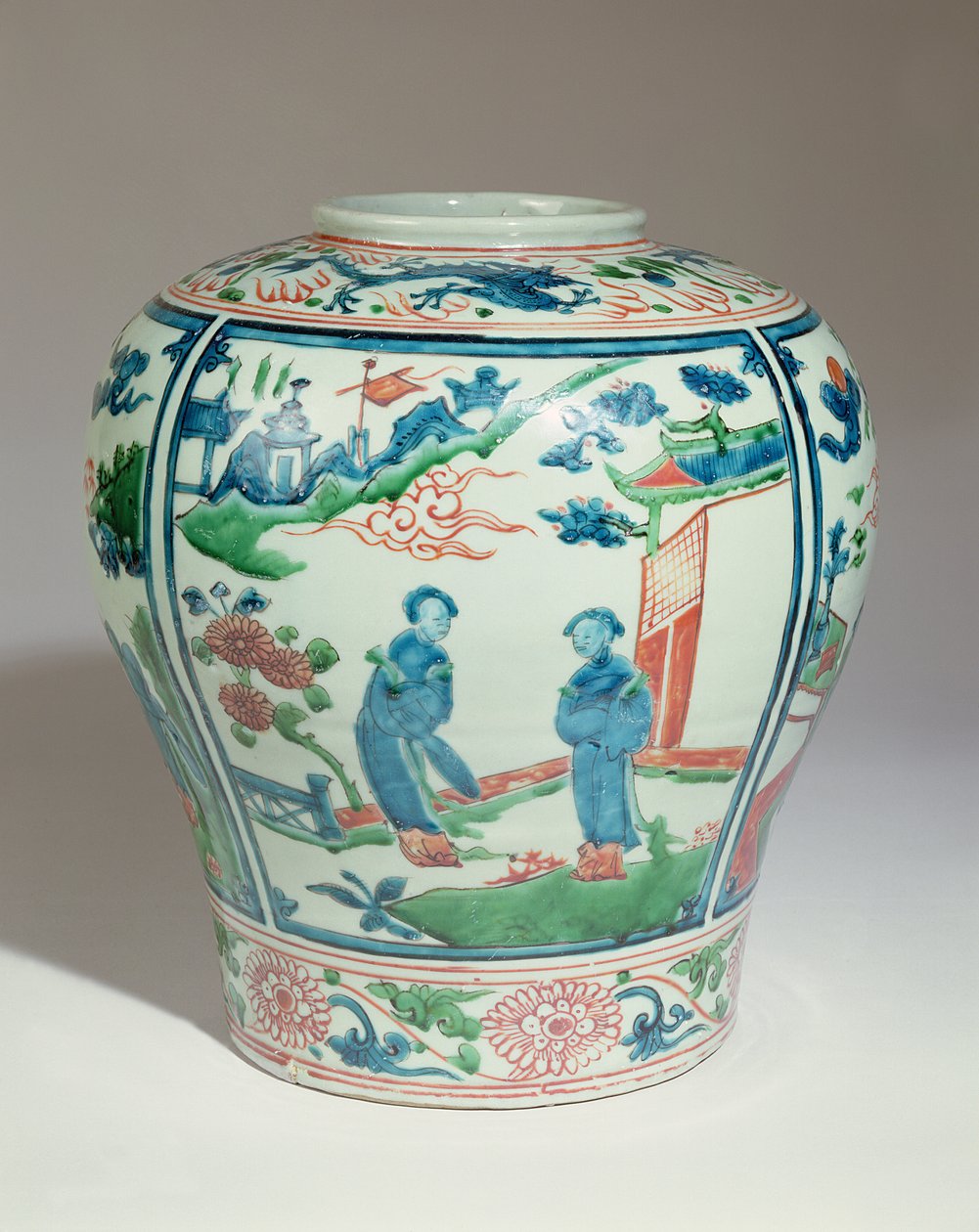 Swatow polykrom oviform krukke, sent på 1500-tallet (keramikk) av Ming Dynasty Chinese School