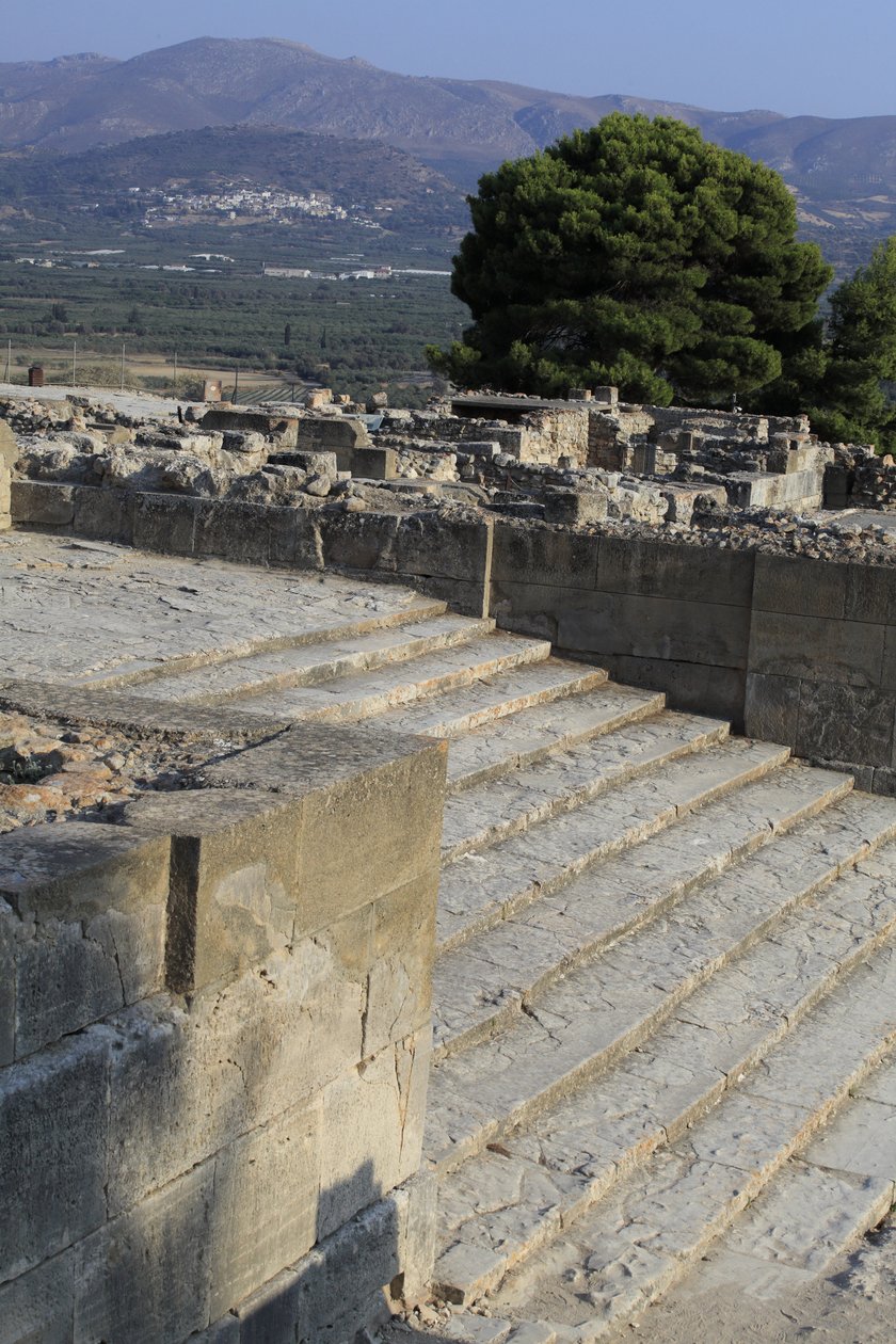 Det minoiske arkeologiske stedet Phaistos. Trapp som starter i vestgården og fører til The Propylaea, rektor og den mest imponerende inngangen til det nye palasset (1700-1450 f.Kr.). Phaistos, Kreta. av Minoan