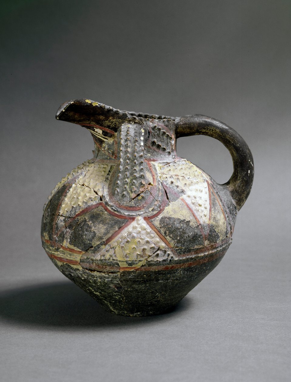 Minoen art: keramikkvase i barbotinstil. Fra Agia Triada (Hagia Triada). Omtrent 1500 f.Kr. Dim. 15,5 cm Heraklion, arkeologisk museum av Minoan