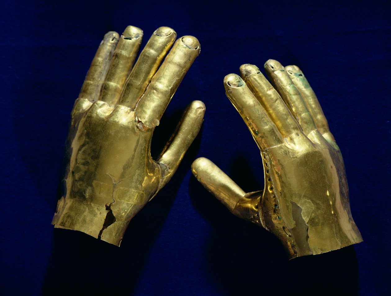 Et par begravelseshender, fra Peru, ca. 200-c. 800 (gull) av Moche