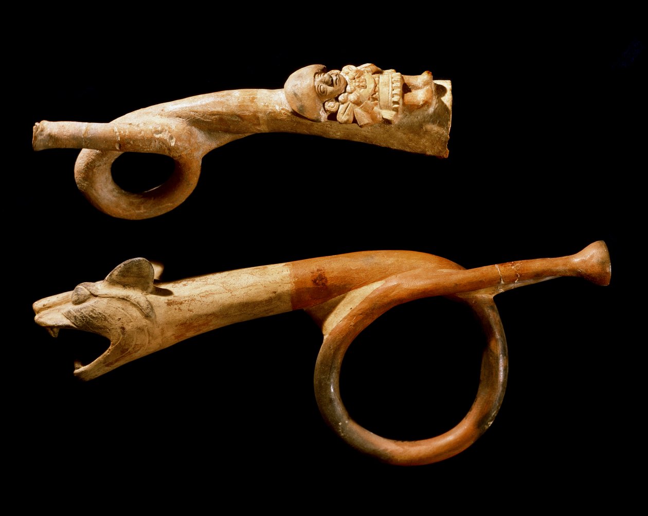 Precolombiansk kunst, Mochica-kultur (Ugly, mochique): terrakotta-trompeter. 200-500 e.Kr. Göteborg, etnografisk museum av Moche Moche