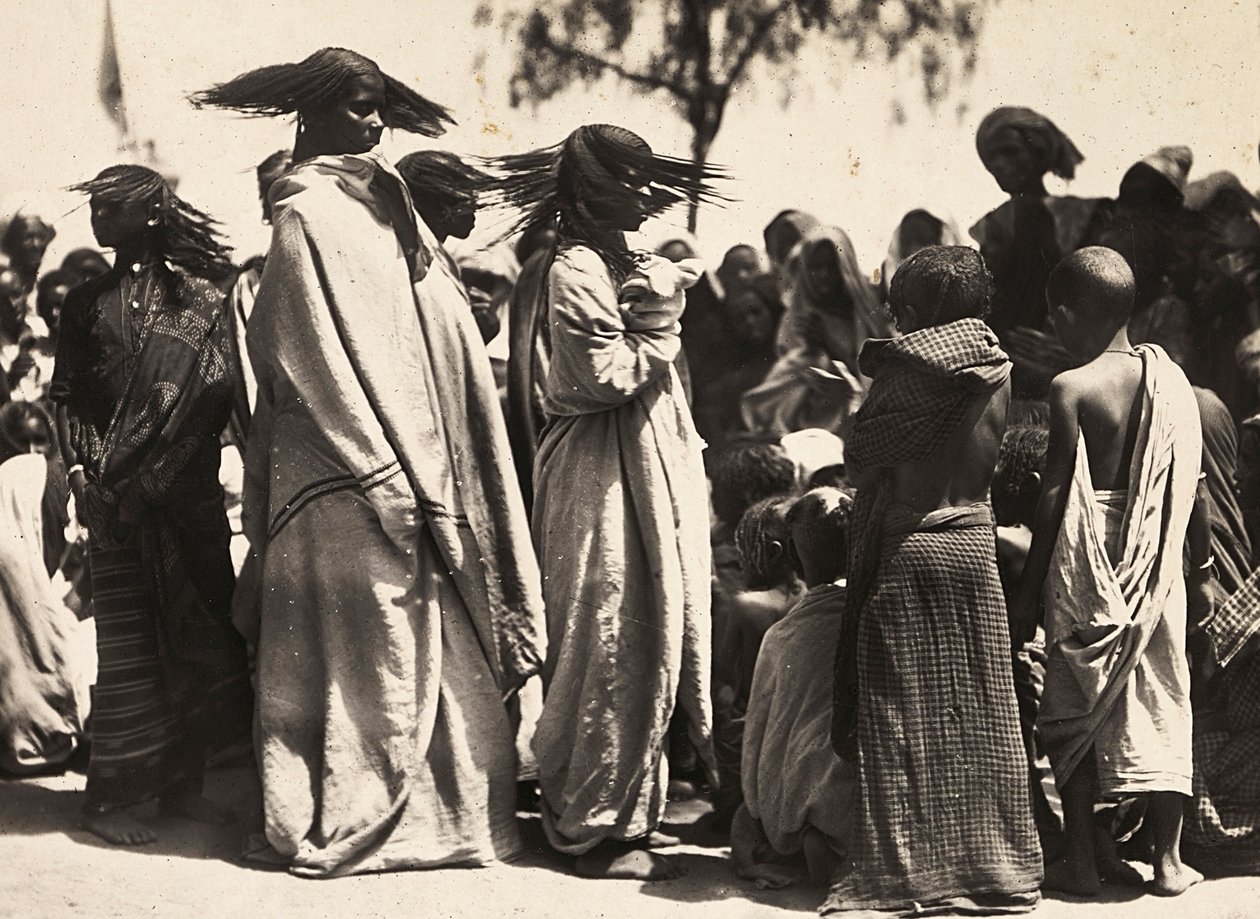 Building an Empire i den fascistiske tidsalderen: Muslimske jenter, 09.05.1936 (s/hvitt-bilde) av Modestino Baldinetti