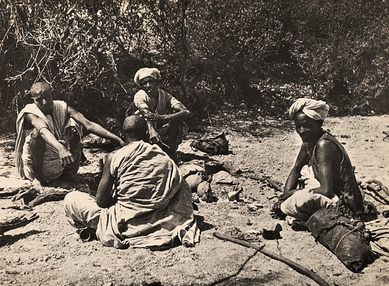Bygge et imperium i den fascistiske tidsalderen: en gruppe nomader som hviler, 09.05.1936 (s/hvitt-bilde) av Modestino Baldinetti