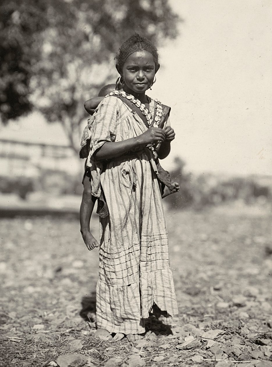 Bygge et imperium i den fascistiske tidsalderen: en abyssinisk jente, 09.05.1936 (s/hvitt-bilde) av Modestino Baldinetti