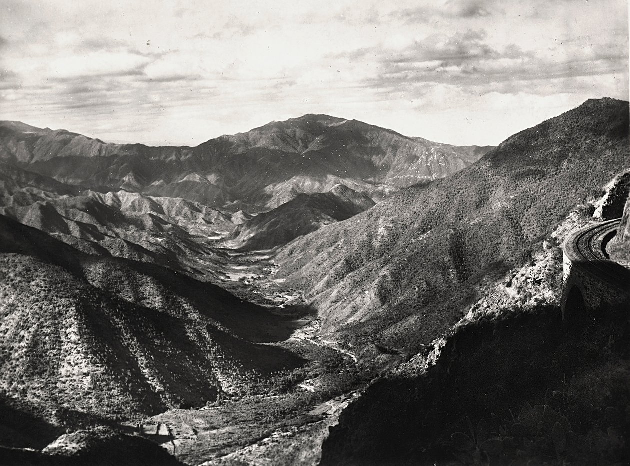 Bygge et imperium i den fascistiske tidsalderen: Dorfu-dalen, 09.05.1936 (s/hvitt-bilde) av Modestino Baldinetti