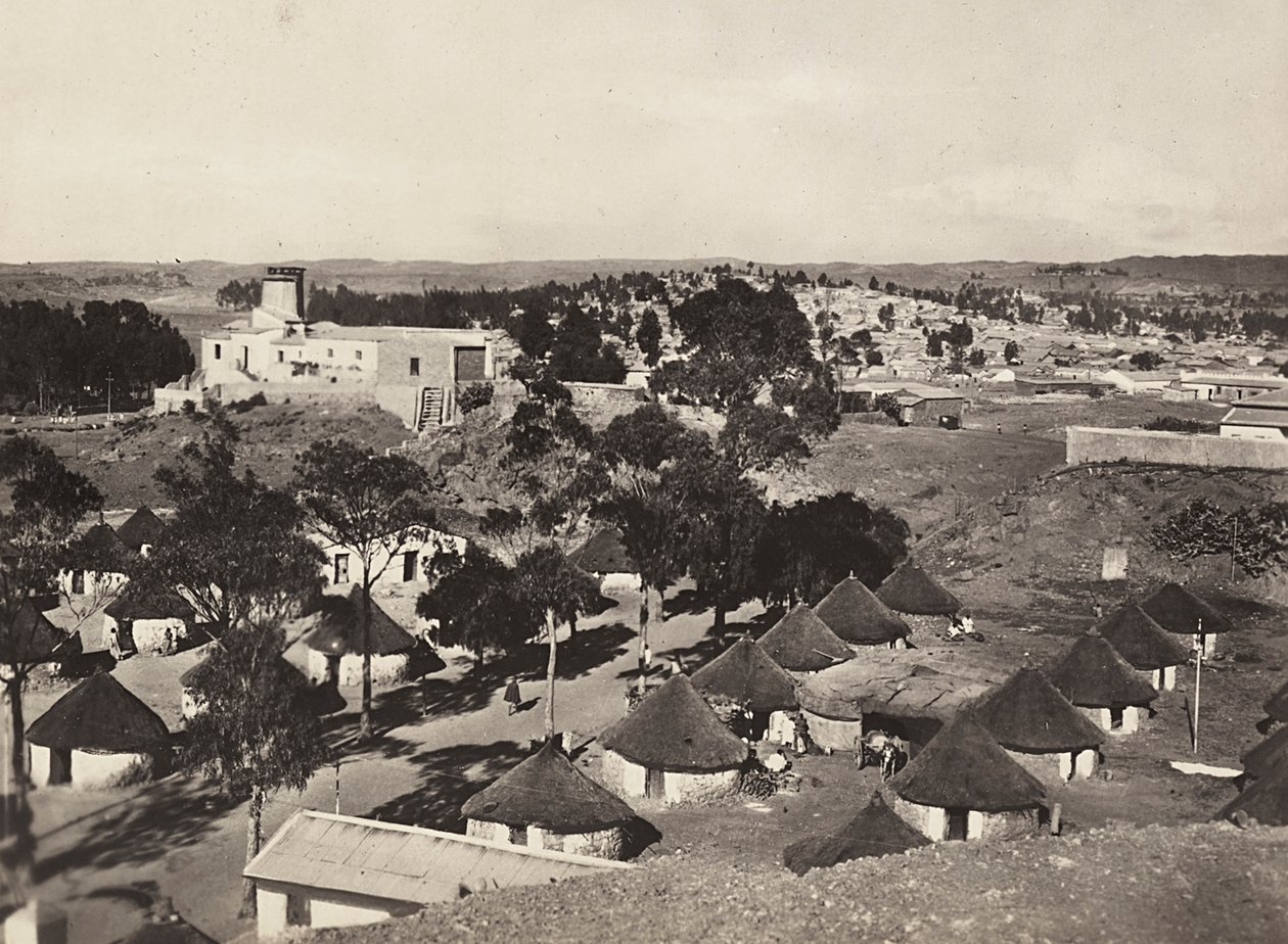 "Building an Empire" i den fascistiske tidsalderen: urbefolkningen i Asmara, 09.05.1936 (s/hvitt-bilde) av Modestino Baldinetti
