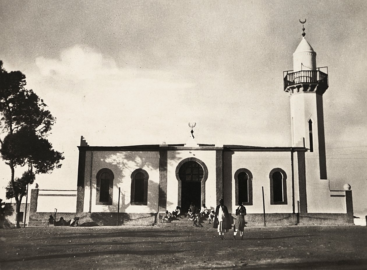 'Building an Empire' i den fascistiske tidsalderen: moskeen i Asmara, 09/05/1936 (s/hvitt-bilde) av Modestino Baldinetti