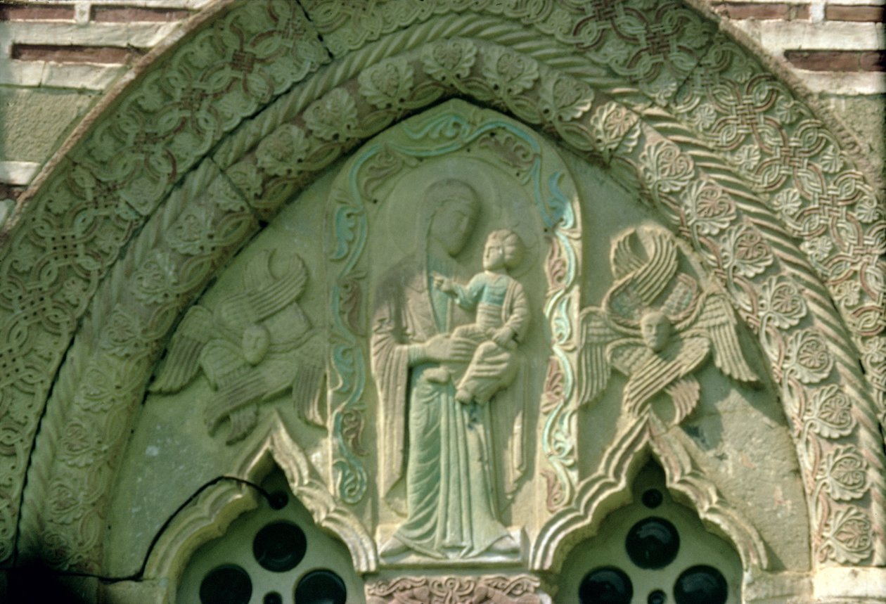 Madonna og barn, vindusdetalj av kirken, bygget 1413-17 (stein) av Morava School
