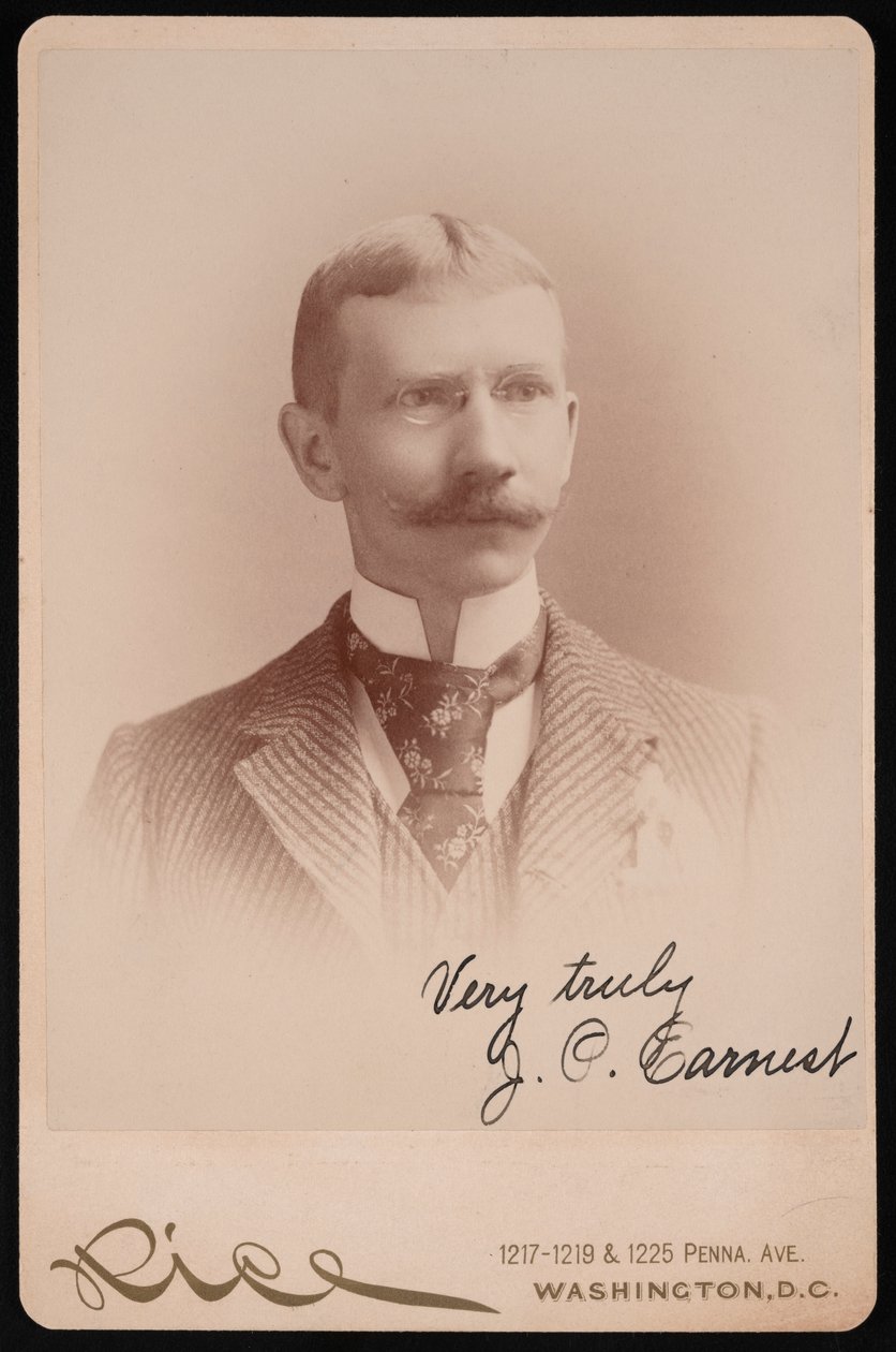 Portrett av J.P. Earnest, mellom 1889 og 1897. av Moses P. Rice