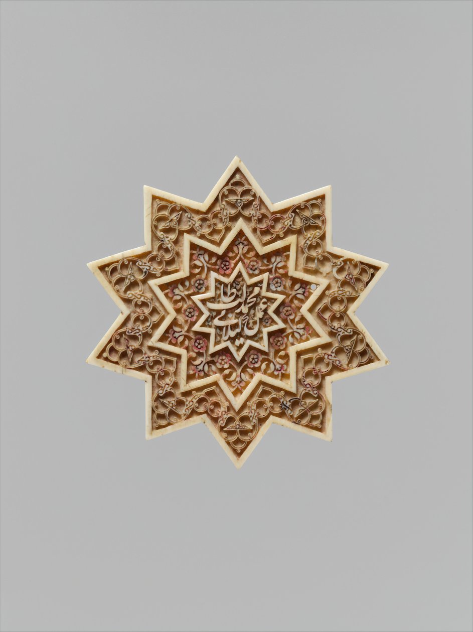 Stjerneformet plakett, Iran, første halvdel av 1500-tallet. av Muhammad Talib Gilani