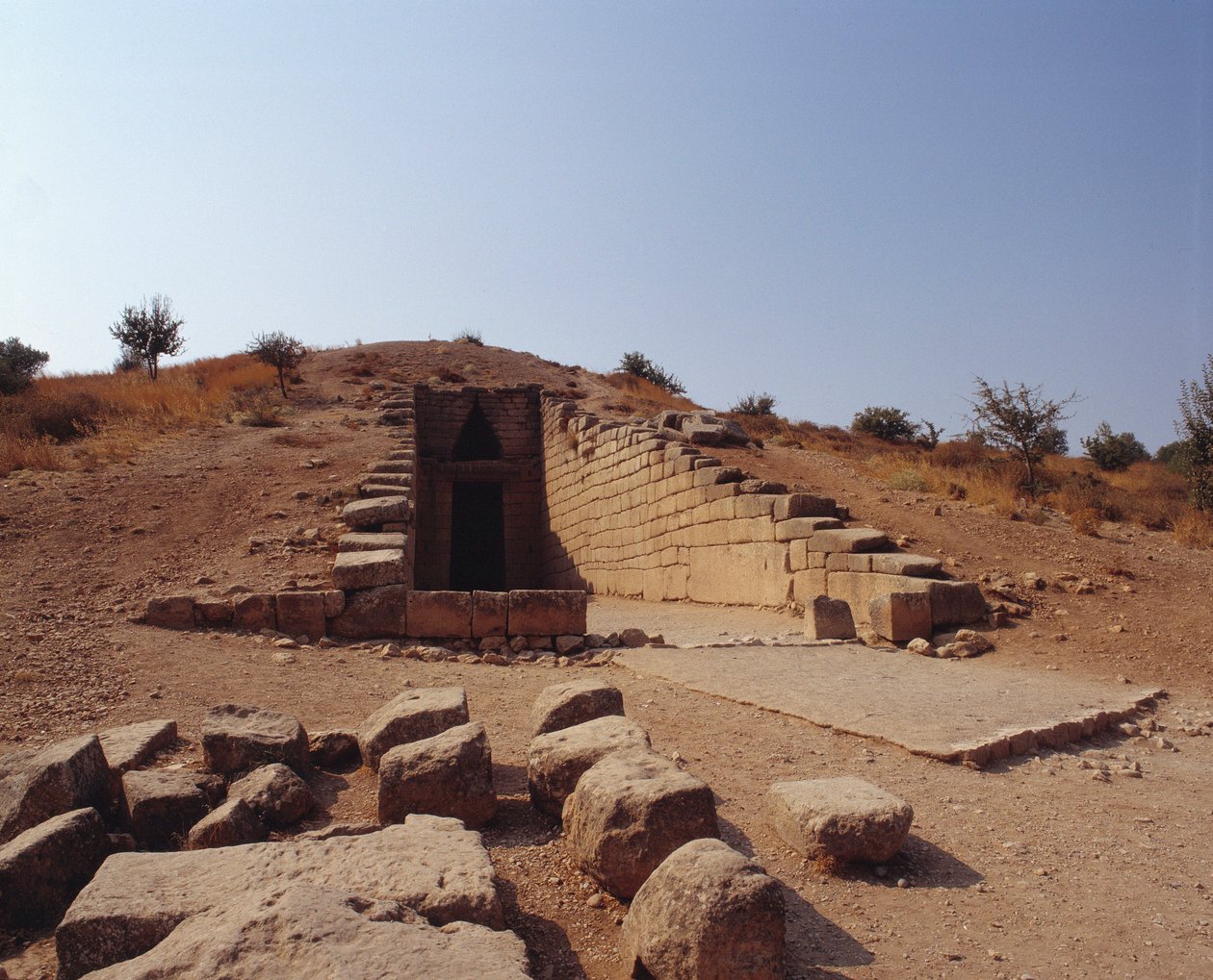 Antikkens Hellas: utsikt over inngangen til graven til Agamemnon kalt "Tresor d'Atree". 1250 f.Kr. Mykene, Hellas av Mycenaean