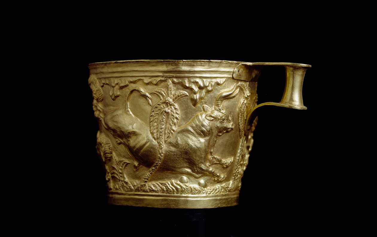 Mykensk kunst: gullbeger dekorert av et okserelieff fra Vapheio, mykensk festning sør for stedet til Sparta. 1500 f.Kr. Athen, Nasjonalt arkeologisk museum av Mycenaean