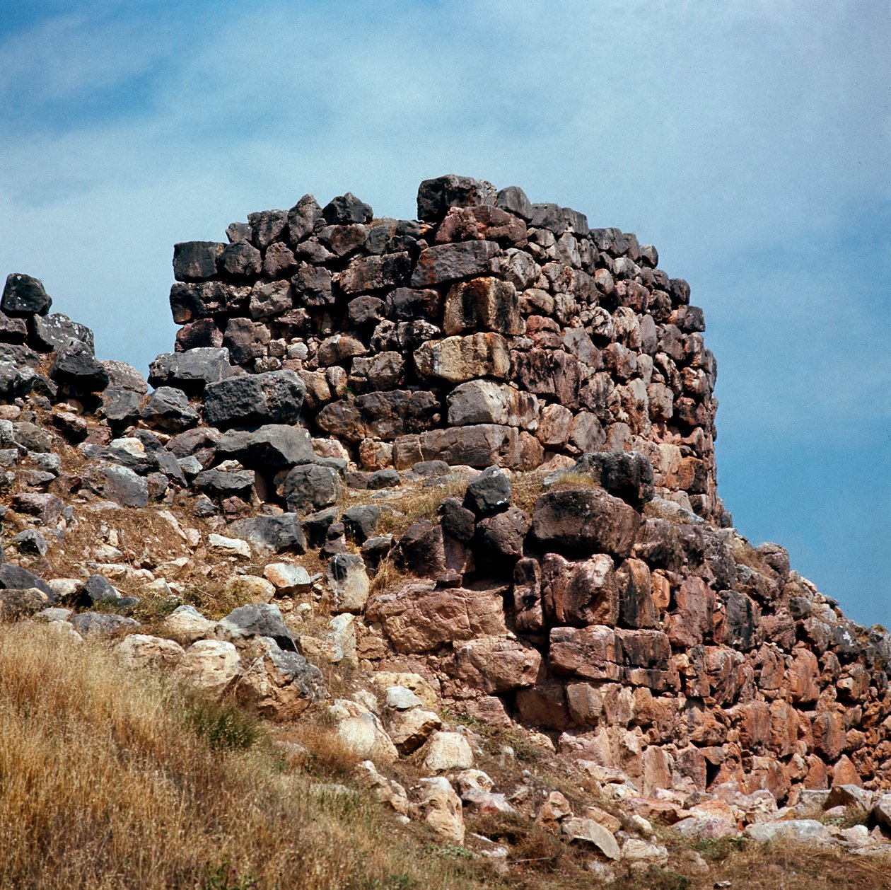 Mykensk kunst: utsikt over et av tårnene på stedet for byen Tiryns Den bygget rundt 1200 f.Kr. Hellas av Mycenaean