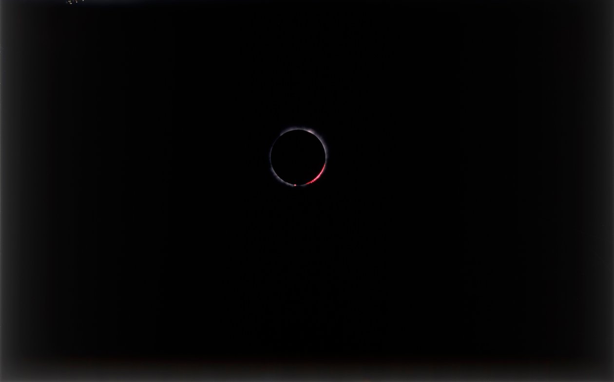 Eclipsa totală de Soare din Parcul Național Tsavo, Kenya. norvegian av NASA Images