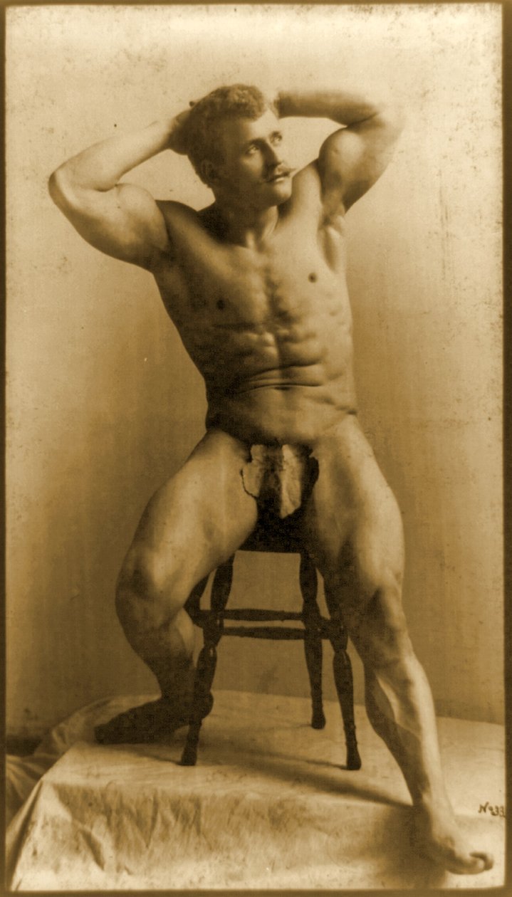 Eugen Sandow, i klassisk gammel gresk-romersk positur, ca. 1893 av Napoleon Sarony
