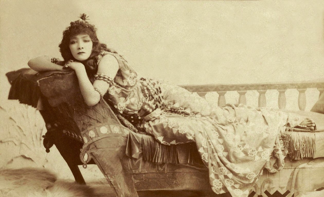Portrett av Sarah Bernhardt som Cleopatra, 1891 av Napoleon Sarony