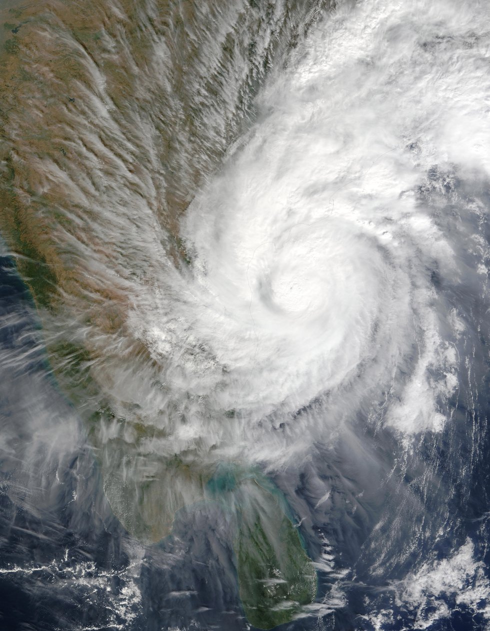 Den sørøstindiske delstaten Andhra Pradesh ble rammet av tropisk syklon 03B tidlig 16. desember 2003. Stormene vinder, kraftig regn og kjølige temperaturer, tvang nesten 20 000 mennesker til å flykte fra hjemmene sine. av National Aeronautics and Space Administration National Aeronautics and Space Administration