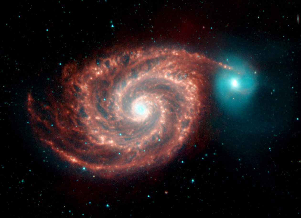 Spitzer Space Telescope infrarødt bilde av Whirlpool Galaxy. Merkelige strukturer bygger bro mellom støvrike spiralarmer, og viser støv-, gass- og stjernepopulasjonene i den lyse spiralgalaksen. Cr av National Aeronautics and Space Administration National Aeronautics and Space Administration