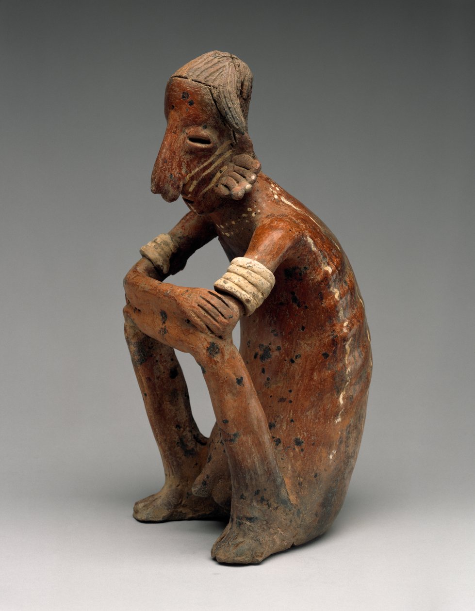 Avmagret sittende mann, Proto-Classic, 100 BC-AD 300 (keramikk med polykrom slip-maling) av Nayarit
