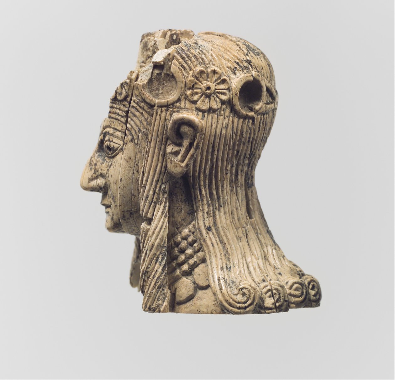 Hodet til en kvinnelig figur, ca. 8.-7. århundre f.Kr. (elfenbein) av Neo Assyrian