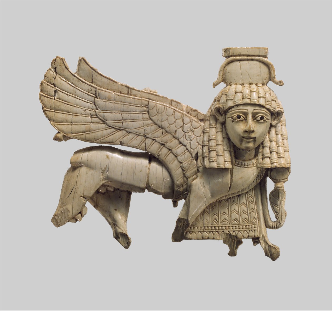 Gjennombrudt plakett med en stridende sfinks, ca. 9.–8. århundre f.Kr. (elfenbein) av Neo Assyrian