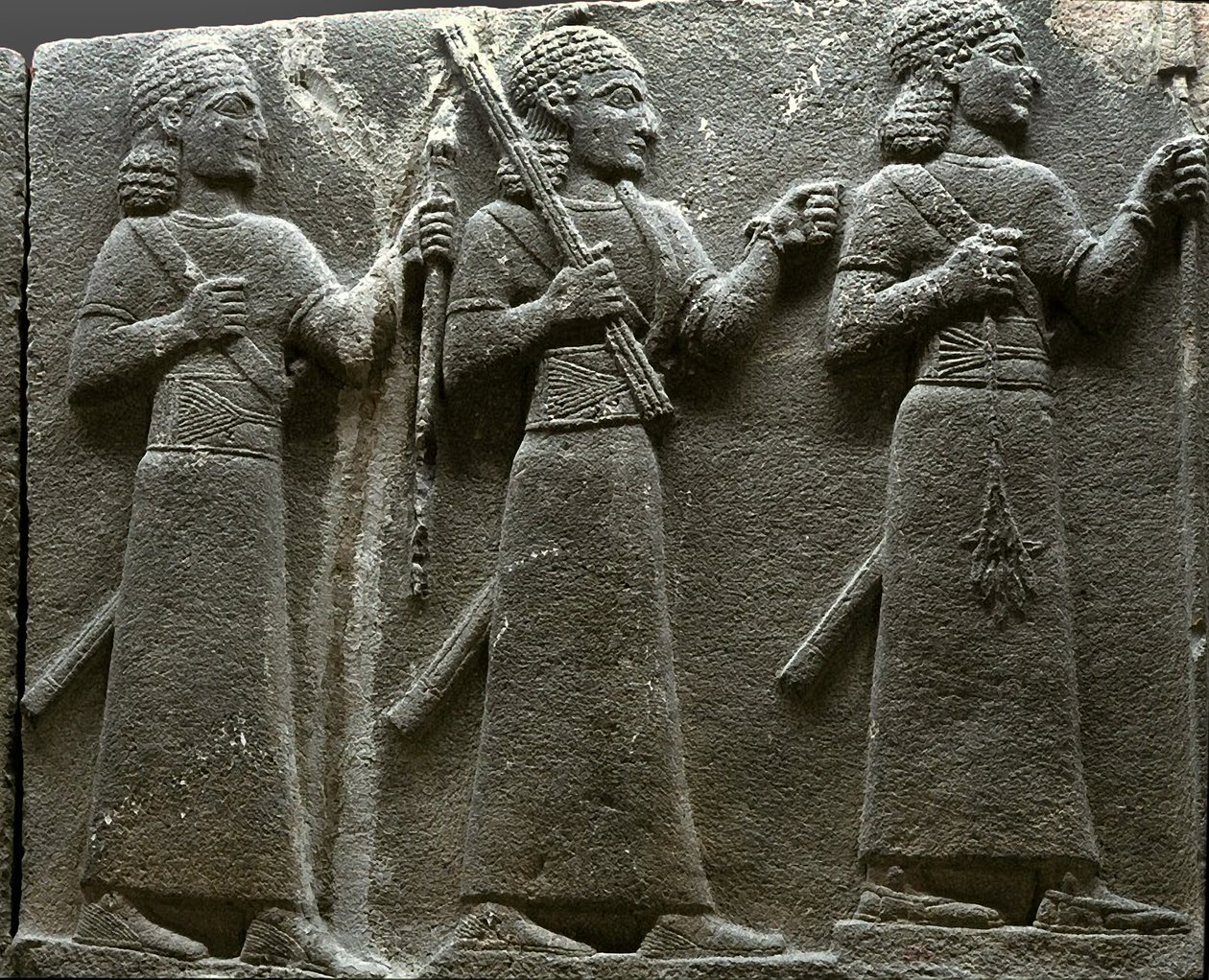 Relieff som viser hettittiske domstolstjenestemenn, fra Tyrkia-stein av Neo Hittite