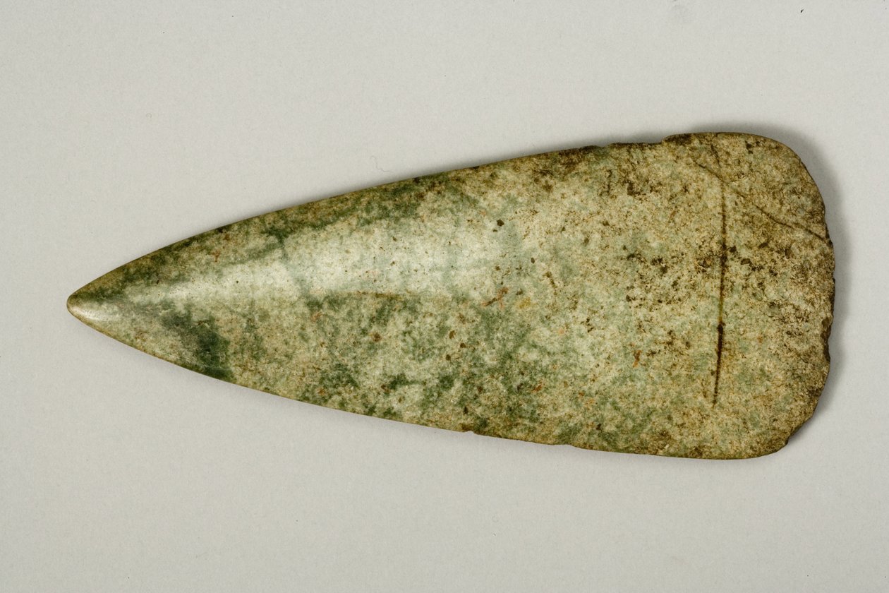 Øksehode, 4500-2500 f.Kr. (polert grønn stein) (se 270530 for verso) av Neolithic
