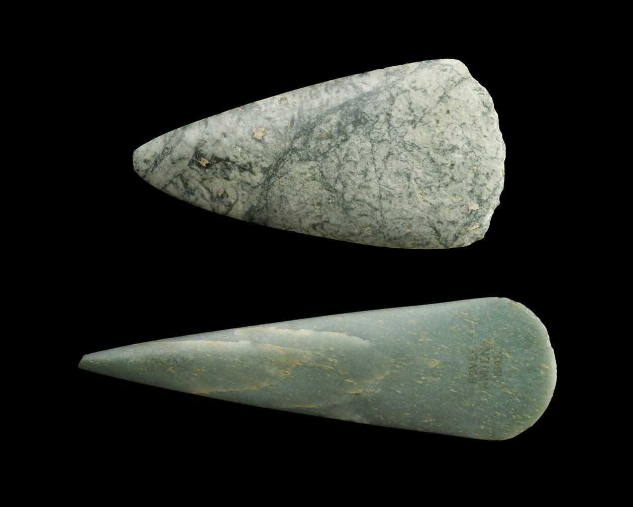 Jadeittøkser, neolittisk periode (sentral-Europa), ca. 5500-c. 1800 f.Kr. (jadeitt) av Neolithic