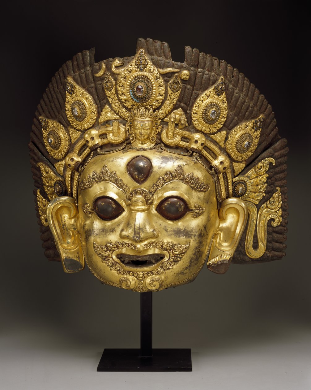 Maske av Bhairava (forgylt kobber repoussé og edelstener) av Nepalese School