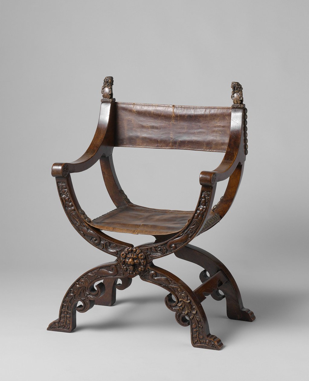 Sammenleggbar stol, ca. 1620-50 (valnøtt) av Netherlandish School